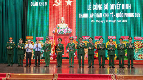 CÔNG BỐ QUYẾT ĐỊNH THÀNH LẬP ĐOÀN KINH TẾ - QUỐC PHÒNG 925