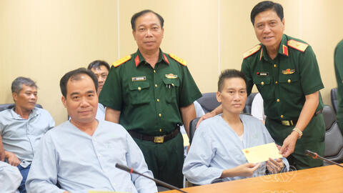 THĂM, TẶNG QUÀ THƯƠNG BINH, BỆNH BINH