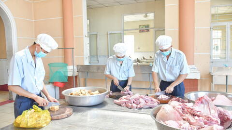 Bếp ăn nói không với thực phẩm bẩn