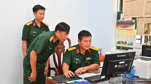 Khảo sát, nắm tình hình công tác phát triển KH, CN, đổi mới sáng tạo, CĐS, tại Bộ CHQS tỉnh Vĩnh Long