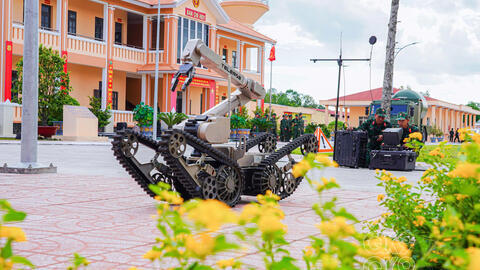 Trên thao trường huấn luyện chống khủng bố