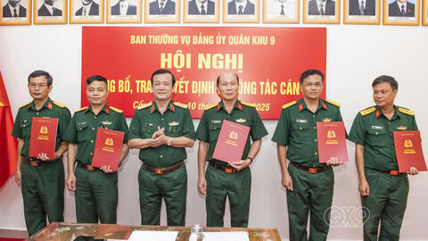 Công bố, trao 07 quyết định về công tác cán bộ