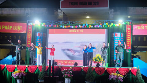 Thanh niên tham gia tuyên truyền pháp luật