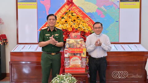 Quân khu chúc mừng các tổ chức tôn giáo dịp Giáng sinh