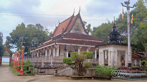 Về Đôn Châu thăm chùa Đom Bon Pak