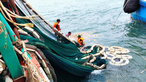 Đồn Biên phòng Hòn Chuối kịp thời hỗ trợ cứu vớt tàu cá và nhiều ngư dân bị chìm trên biển
