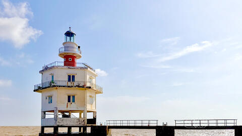 Ngắm hải đăng ở Cửa Bồ Đề