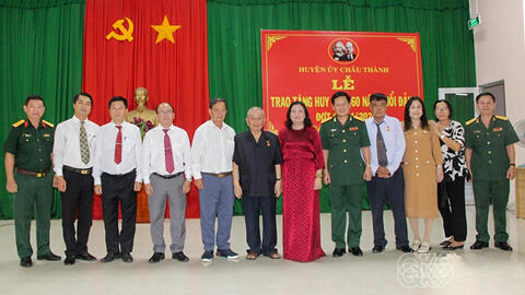 LLVT tỉnh Vĩnh Long học tập và làm theo Đại tướng Lê Văn Dũng