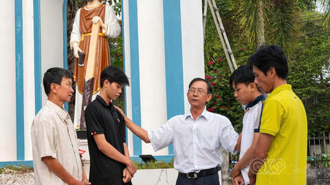 Thanh niên giáo xứ Mỹ Luông hăng hái lên đường nhập ngũ