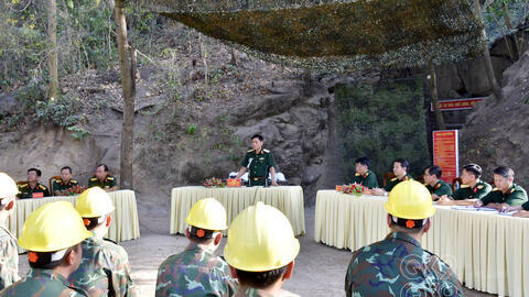 Thiếu tướng Huỳnh Văn Ngon chúc Tết các đơn vị làm nhiệm vụ trên tuyến biên giới và địa bàn trọng điểm tại An Giang, Đồng Tháp