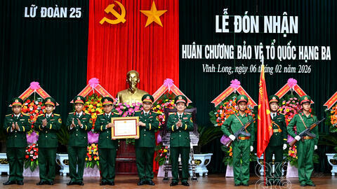 Lữ đoàn Công binh 25 đón nhận Huân chương Bảo vệ Tổ quốc hạng Ba