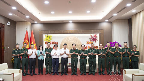 Quân khu tiếp đoàn Tỉnh ủy An Giang đến chúc Tết