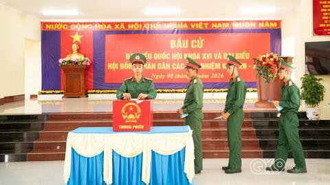 Cử tri đặc khu Thổ Châu nô nức đi bầu cử sớm