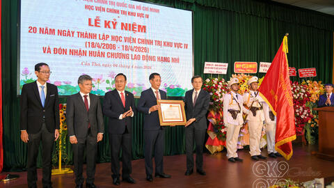 Học viện Chính trị khu vực IV đón nhận Huân chương Lao động hạng Nhì