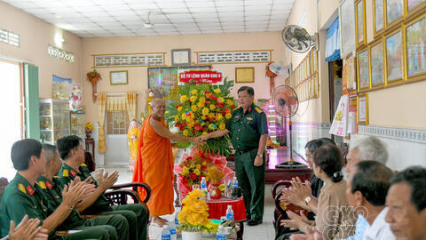 Quân khu 9 tổ chức nhiều đoàn thăm, chúc Tết Chol Chnam Thmay