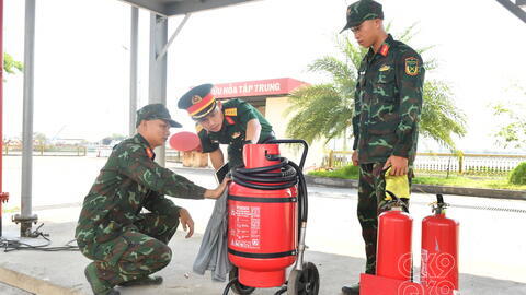 Giữ vững “huyết mạch” xăng dầu giữa mùa nắng nóng