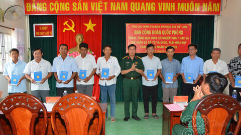 Ban Công đoàn Quốc phòng: Thăm tặng quà Công đoàn cơ sở, đoàn viên công đoàn có hoàn cảnh khó khăn thuộc Công ty TNHH MTV 622