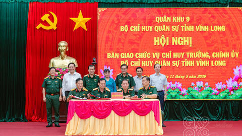 Bàn giao chức vụ Chỉ huy trưởng, Chính ủy Bộ CHQS tỉnh Vĩnh Long