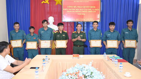 Khen thưởng 03 tập thể, 21 cá nhân trong chữa cháy rừng tại xã Cô Tô