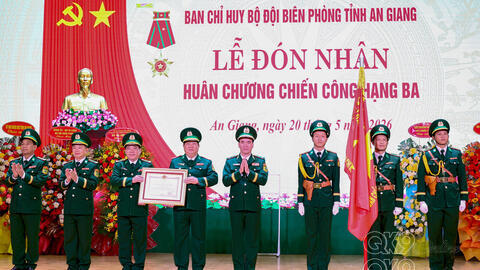 Bộ đội Biên phòng tỉnh An Giang đón nhận Huân chương Chiến công hạng Ba