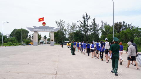 Đồn Biên phòng Cửa khẩu quốc tế Hà Tiên tiếp nhận 180 công dân