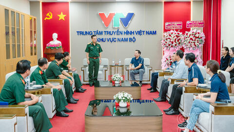 Đảng ủy - Bộ Tư lệnh Quân khu thăm, chúc mừng Ngày Báo chí cách mạng Việt Nam