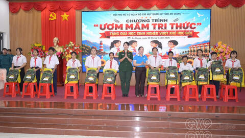 Tiếp bước đến trường cho học sinh vùng đảo Kiên Hải