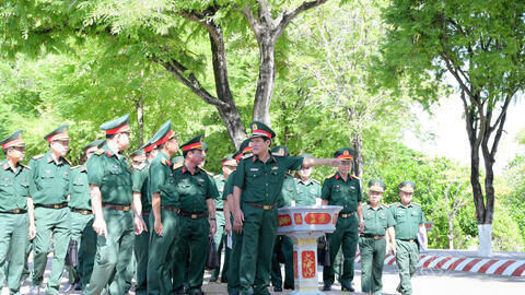 Trung tướng Nguyễn Xuân Dắt, Tư lệnh Quân khu 9: Kiểm tra công tác chuẩn bị Hội thi “Doanh trại chính quy, xanh, sạch, đẹp” tại Trung đoàn 1