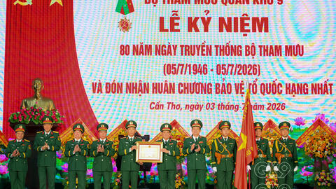 Bộ Tham mưu Quân khu 9 đón nhận Huân chương Bảo vệ Tổ quốc hạng Nhất