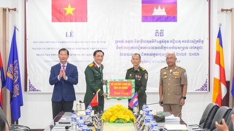 Đội K93 quy tập 81 hài cốt liệt sĩ tại Kampong Speu, ký kết biên bản bàn giao về nước
