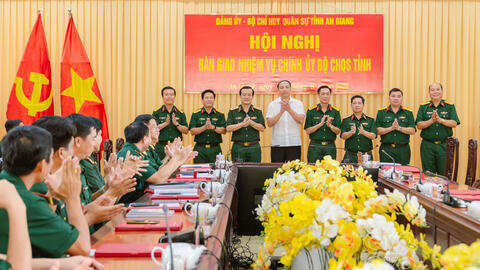 Đại tá Nguyễn Việt Thắng, nhận nhiệm vụ Chính ủy Bộ CHQS tỉnh An Giang