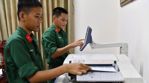 Bộ CHQS tỉnh Đồng Tháp khen thưởng đột xuất 02 tập thể trong thực hiện số hóa hồ sơ