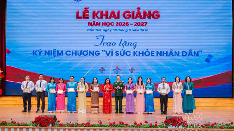 Thiếu tướng Nguyễn Minh Triều, Phó Tư lệnh Quân khu 9 dự Lễ Khai giảng tại Trường Đại học Y dược Cần Thơ