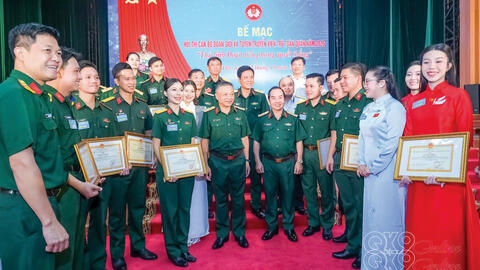 Cán bộ chính trị hôm nay viết tiếp trang sử vàng truyền thống