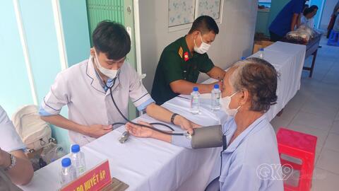 Bệnh viện Quân y 120 (Cục Hậu cần – Kỹ thuật Quân khu 9): KHÁM BỆNH GIÚP NHÂN DÂN XÃ MỸ CHÁNH, HUYỆN CHÂU THÀNH, TỈNH TRÀ VINH