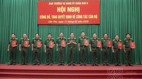 Quân khu 9: Công bố, trao Quyết định về công tác cán bộ