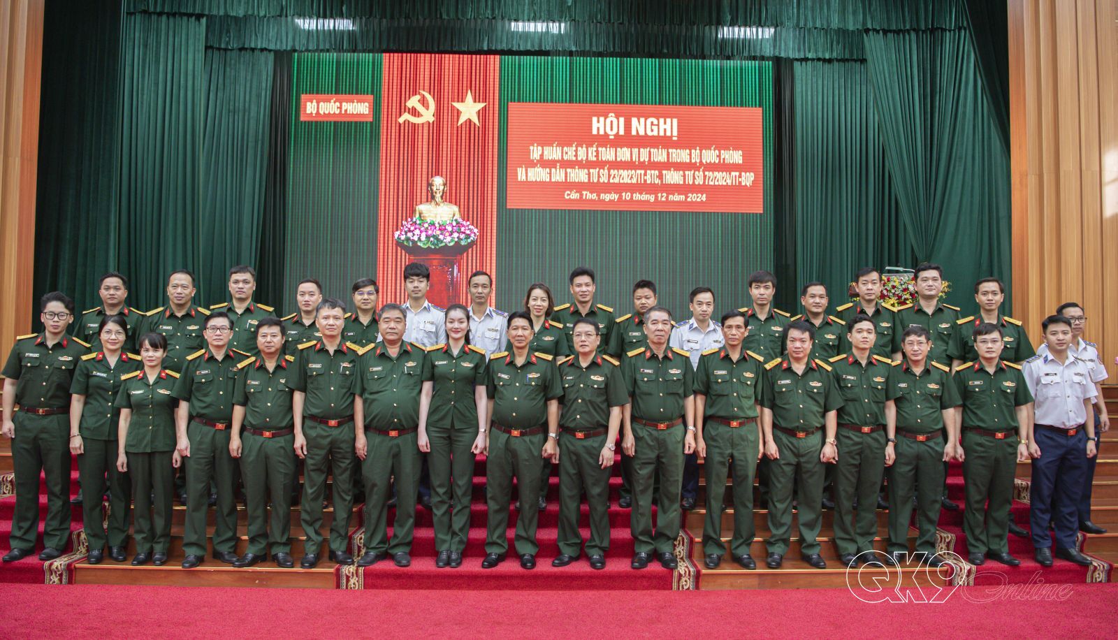 Ban tổ chức lớp tập huấn chụp ảnh lưu niệm